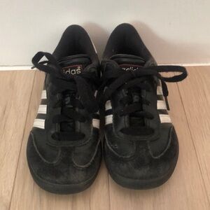 Boys size 13.5 Adidas Sambas